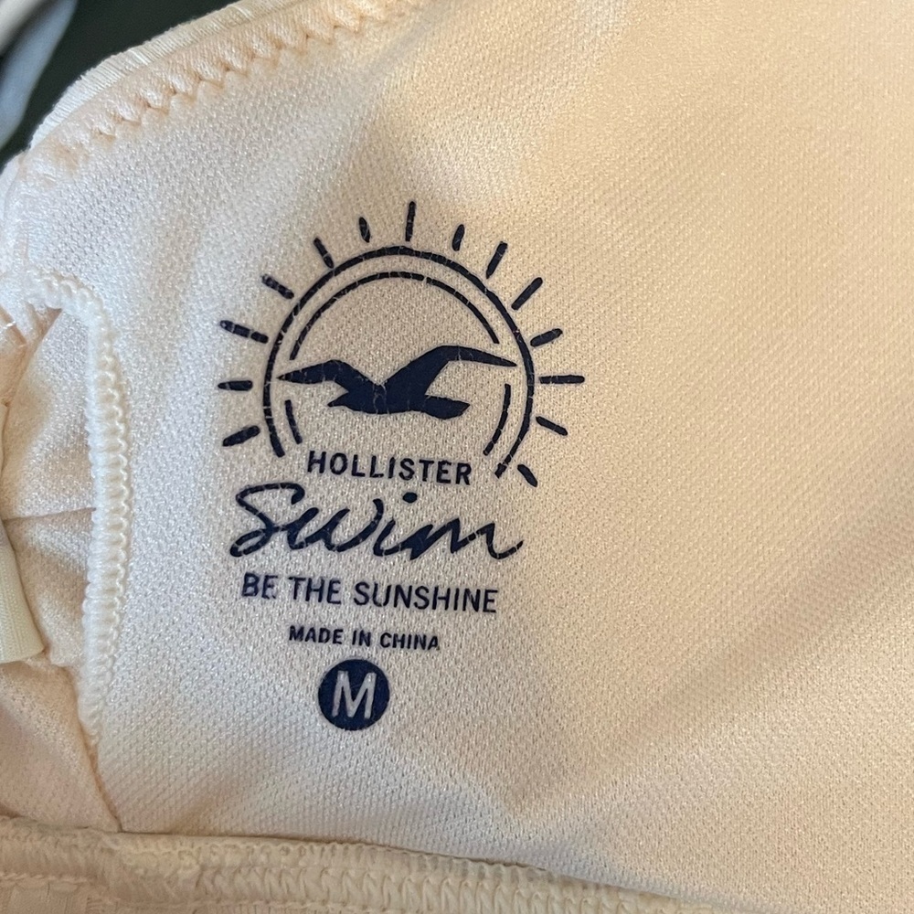Hollister swim bikini top oatmeal color size medium adjustable triangle top - Picture 2 of 3